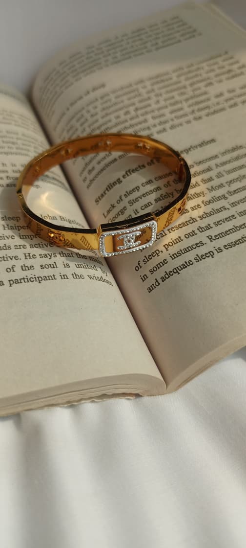 Elegant Gold-Plated Bracelet with Crystal-Studded Initial Design